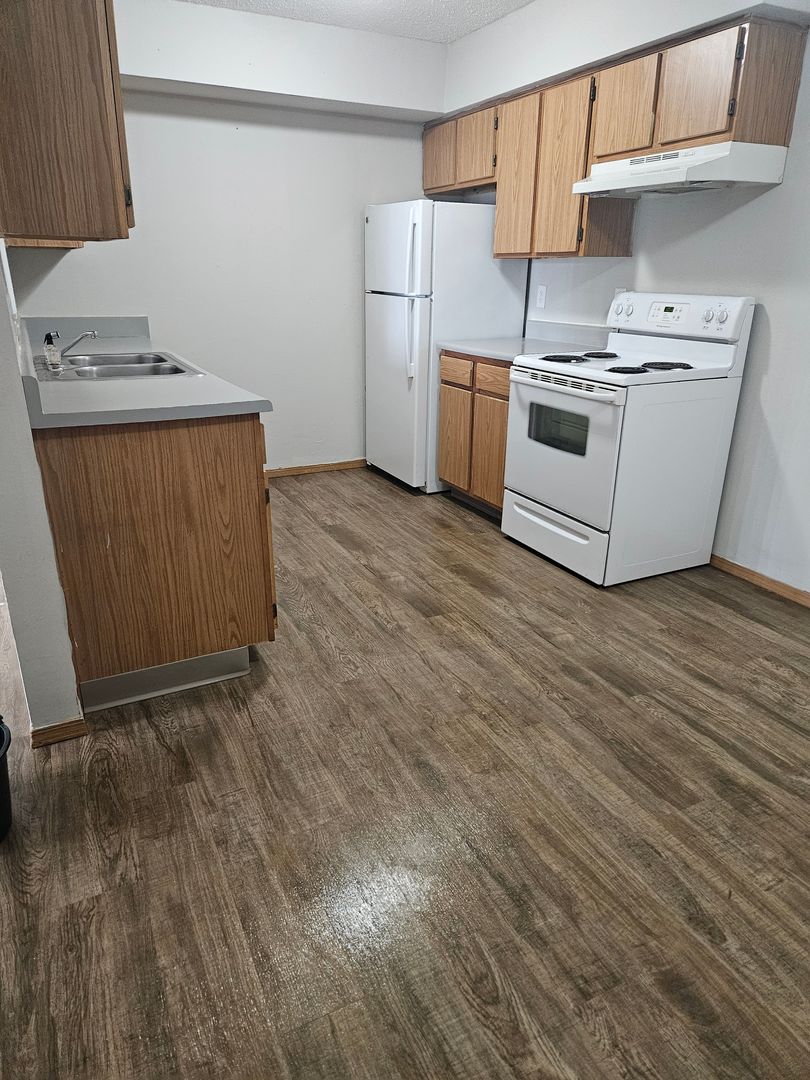 Carthage Apartment: 410 Fir Rd