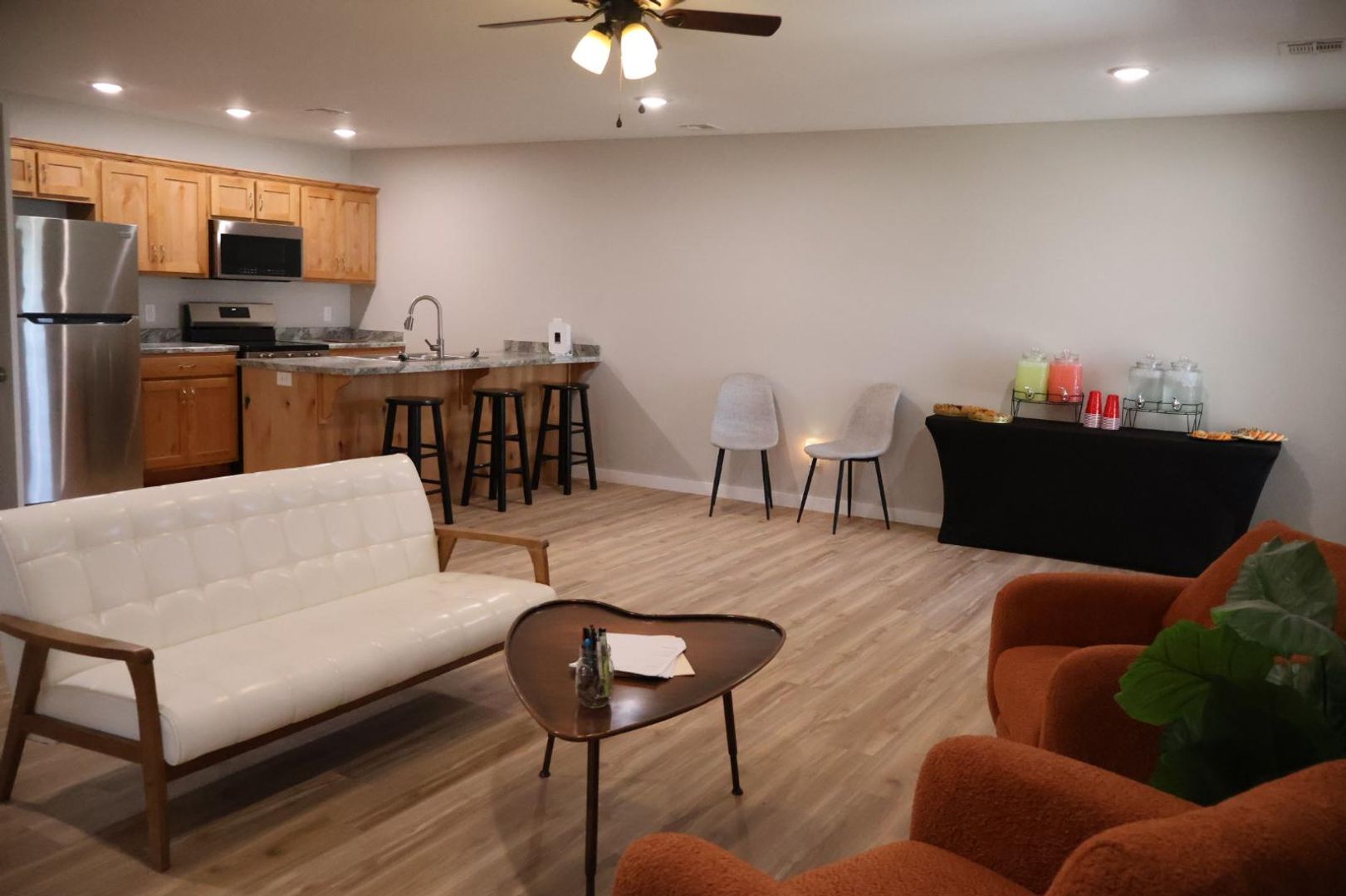 Carthage Apartment: 2901-2923 White Rock Rd