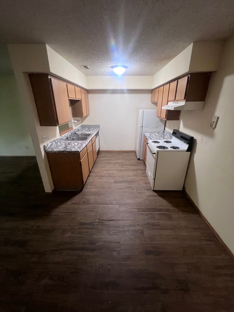 Carthage Apartment: 410 Fir Rd