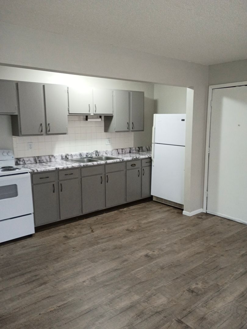 Joplin Apartment: 3216 S Grand Ave