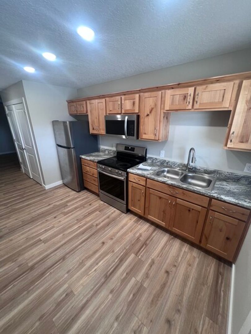 Carthage Apartment: 2909 White Rock Rd - Univ.