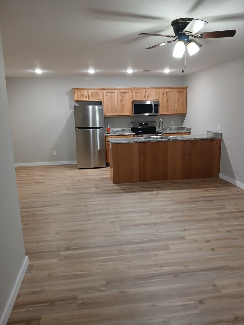 Carthage Apartment: 2901-2923 White Rock Rd