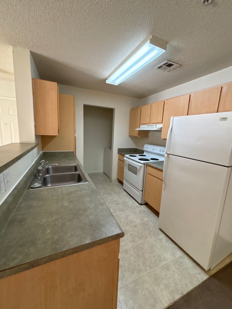 Joplin Apartment: 3502 Newman Rd