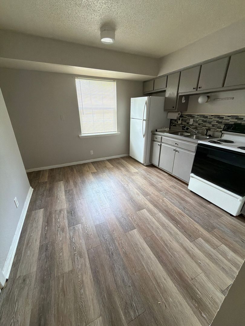 Pittsburg Apartment: 2014 S Elm St