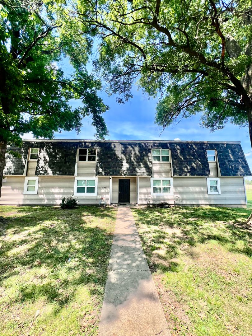 Pittsburg Apartment: 528 E Washignton apt B