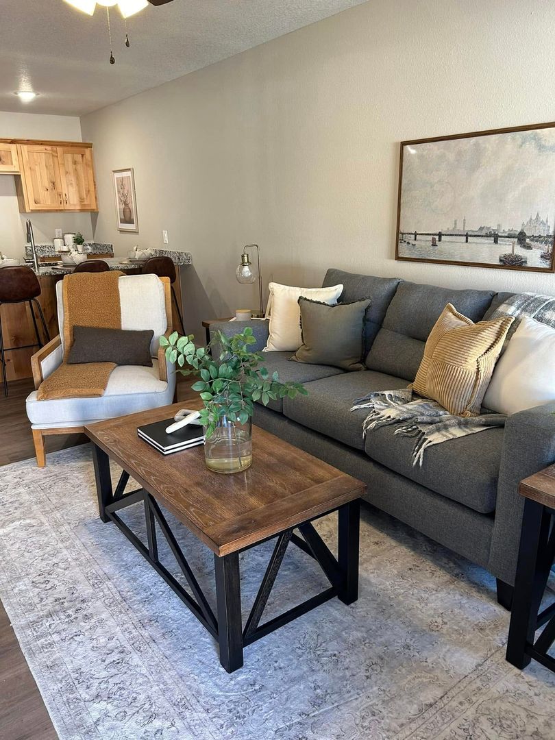 Carthage Apartment: 2901-2906 Sandstone Road