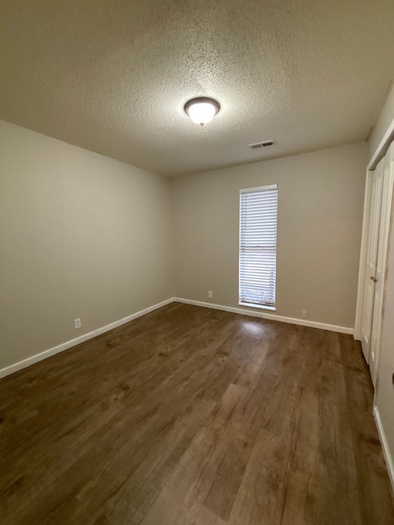 Joplin Apartment: 3206 Missouri Place