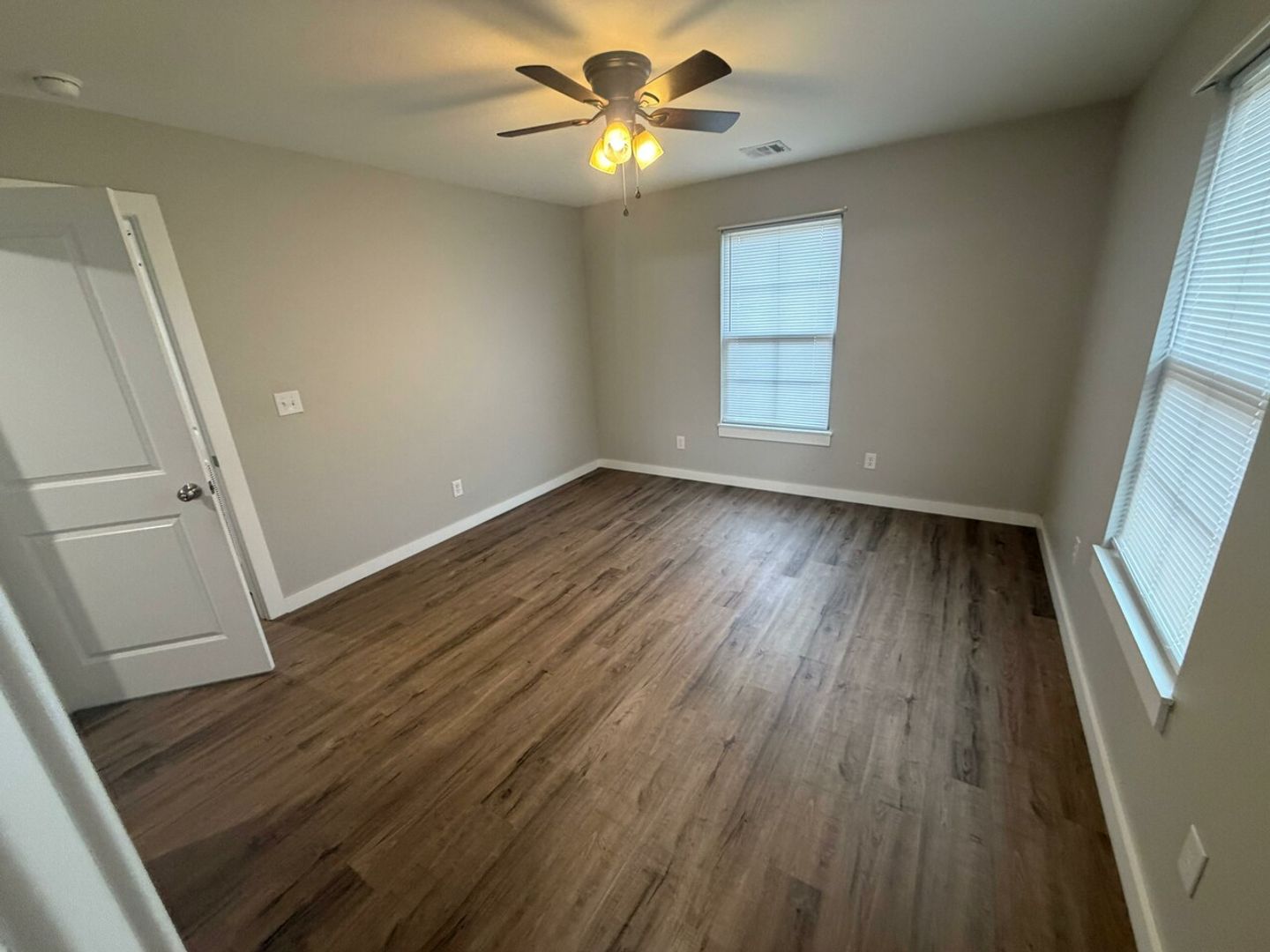 Carthage Apartment: 2901-2923 White Rock Rd