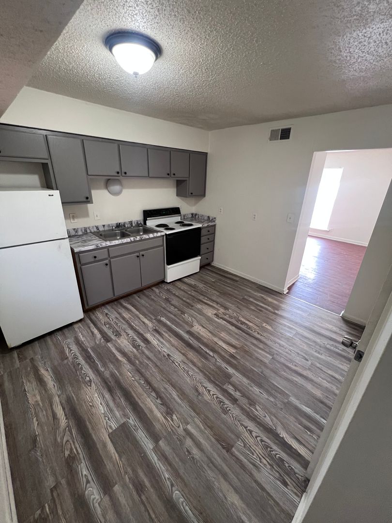 Pittsburg Apartment: 2014 S Elm St