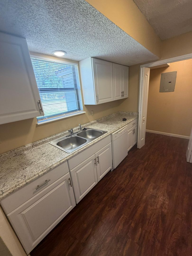 Joplin Apartment: 1717 E 33rd St