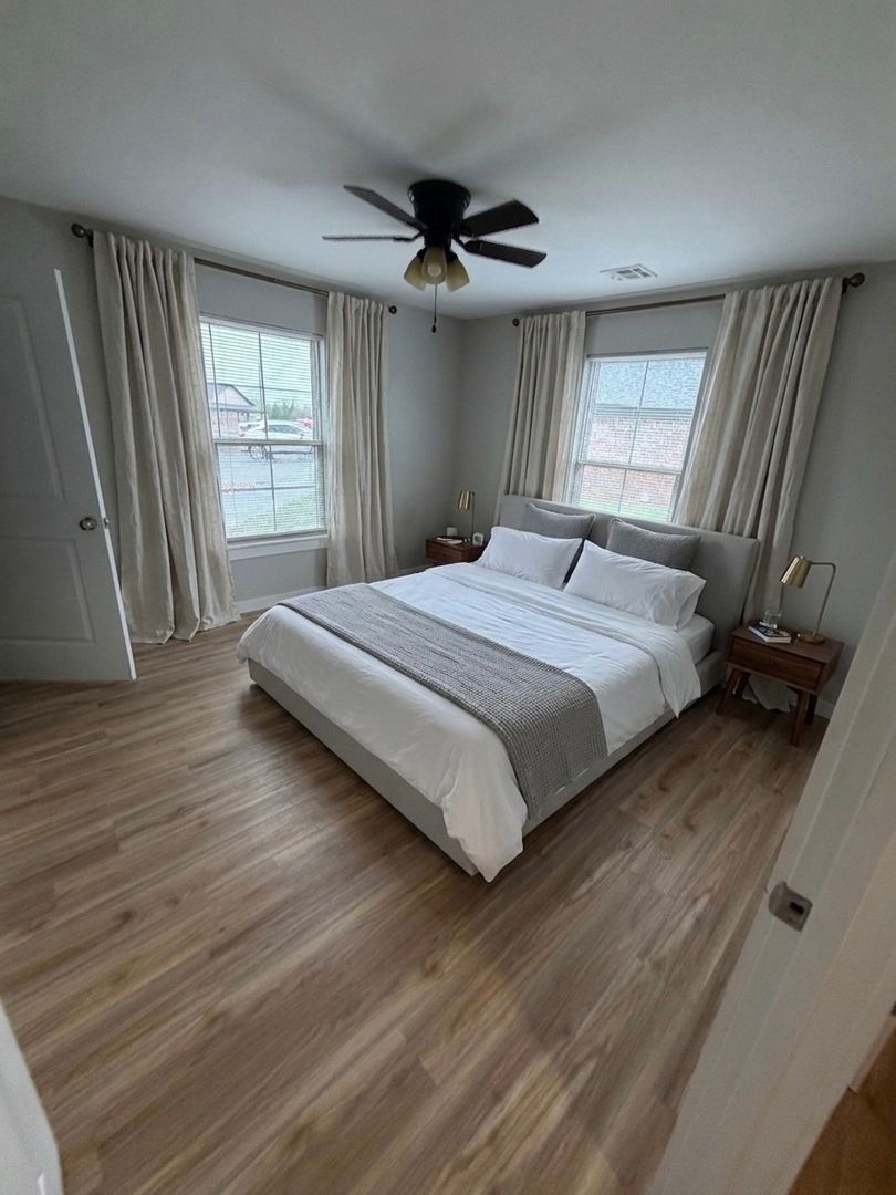 Carthage Apartment: 2901-2923 White Rock Rd