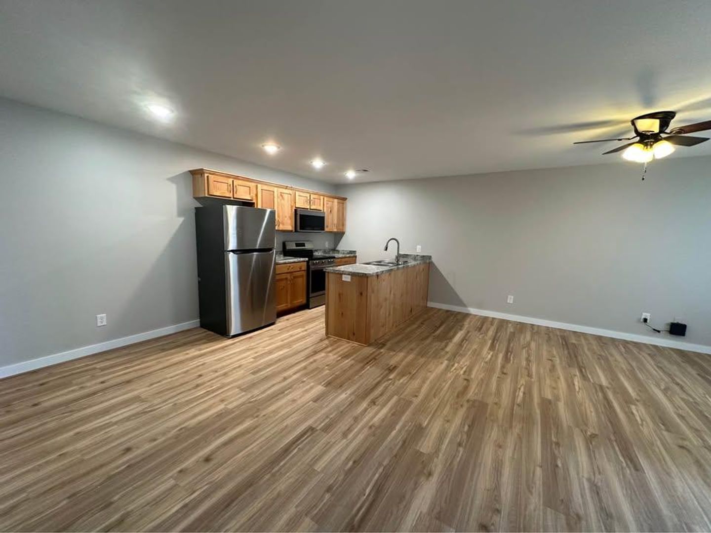 Carthage Apartment: 2901-2923 White Rock Rd