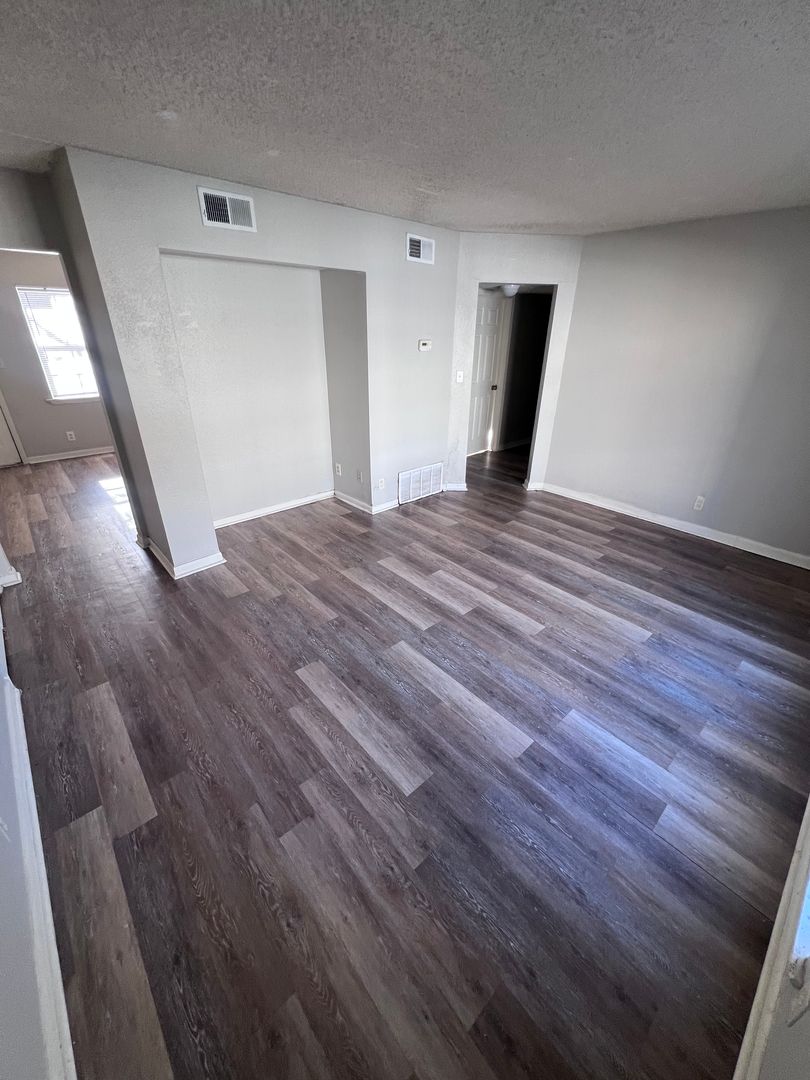 Pittsburg Apartment: 2014 S Elm St