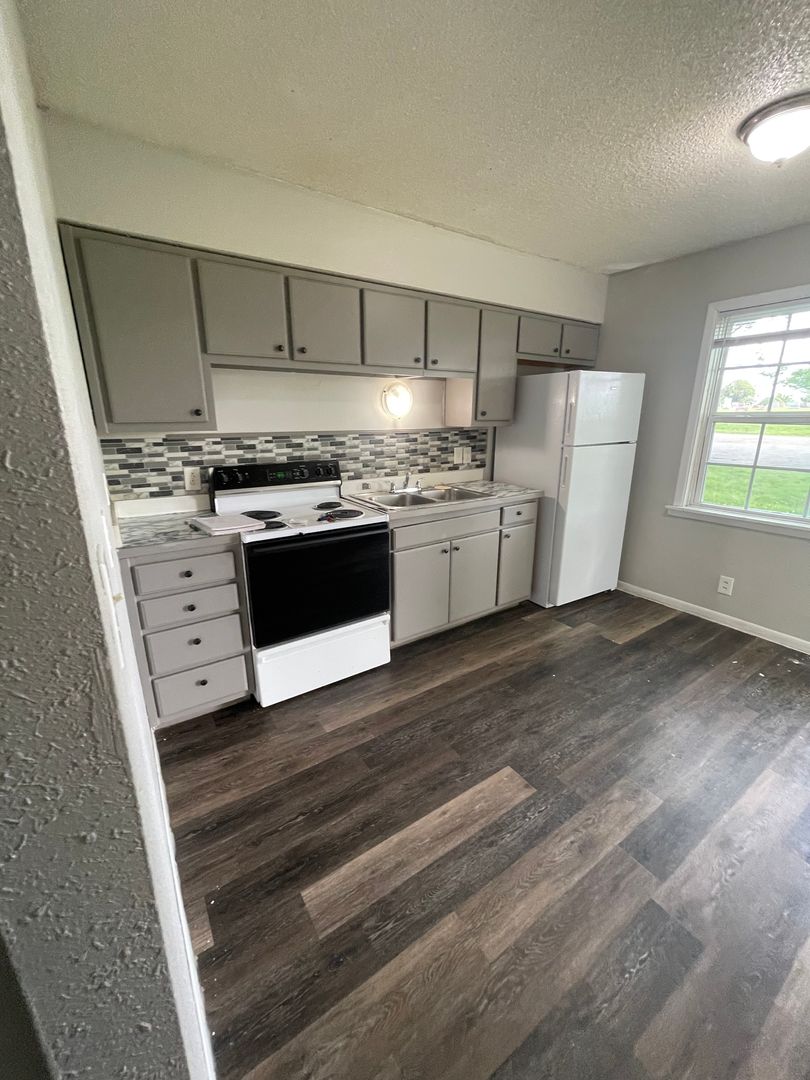 Pittsburg Apartment: 2014 S Elm St