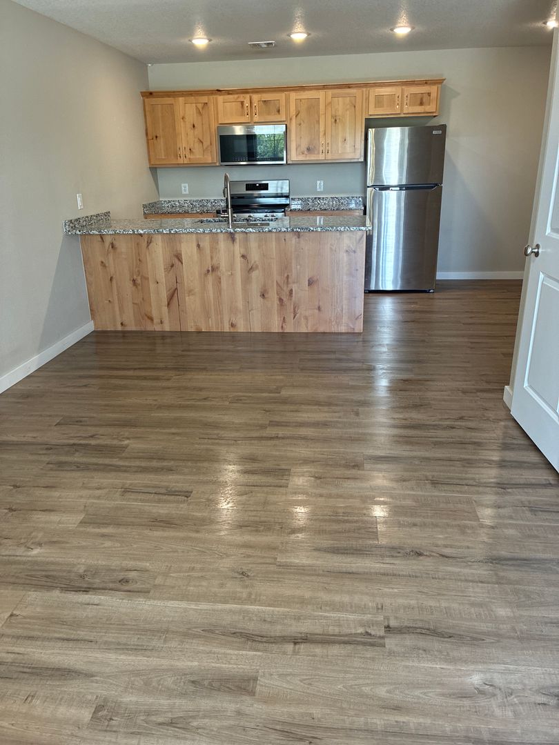 Carthage Apartment: 2901-2923 White Rock Rd