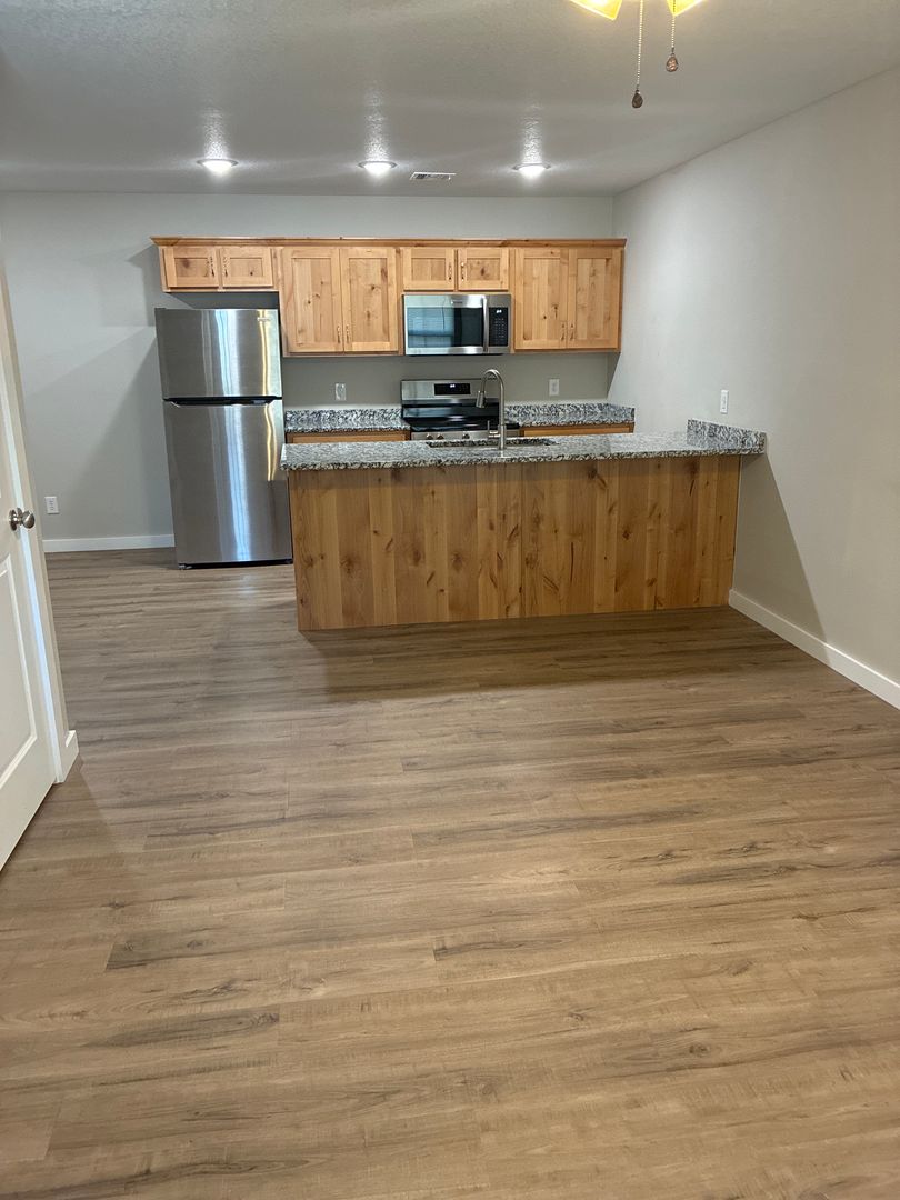 Carthage Apartment: 2901-2923 White Rock Rd