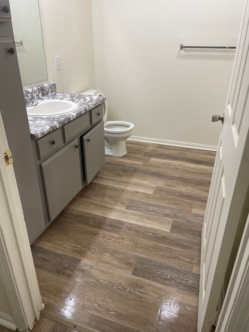 Pittsburg Apartment: 310 S Free King Hwy