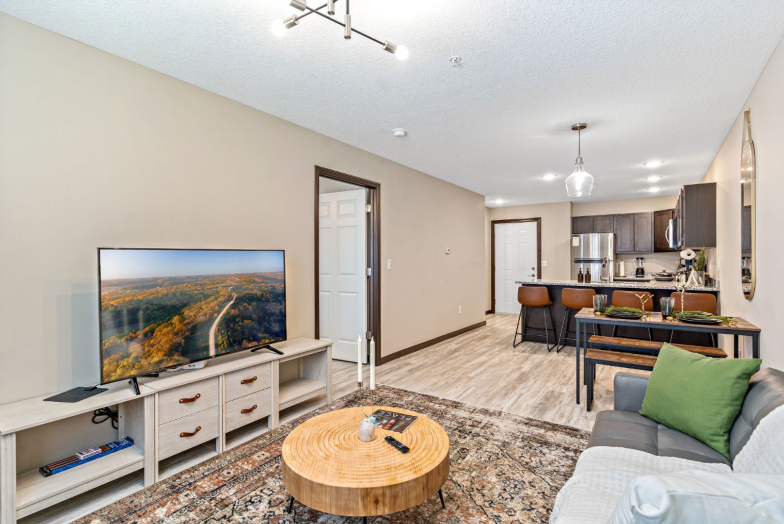 Rosemount Apartment: 2800 145th St. W