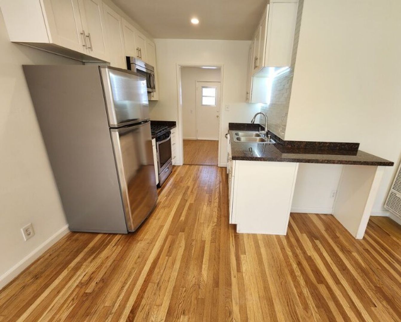 Los Angeles Apartment: 12219 Ocean Park Blvd