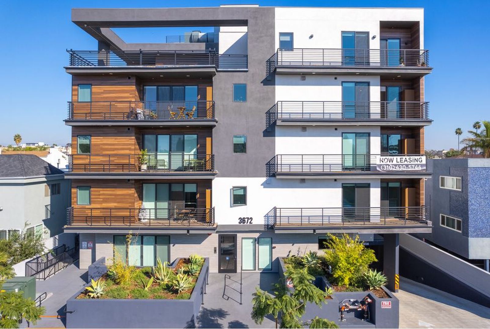 Palms Apartment: 3672 Jasmine Ave