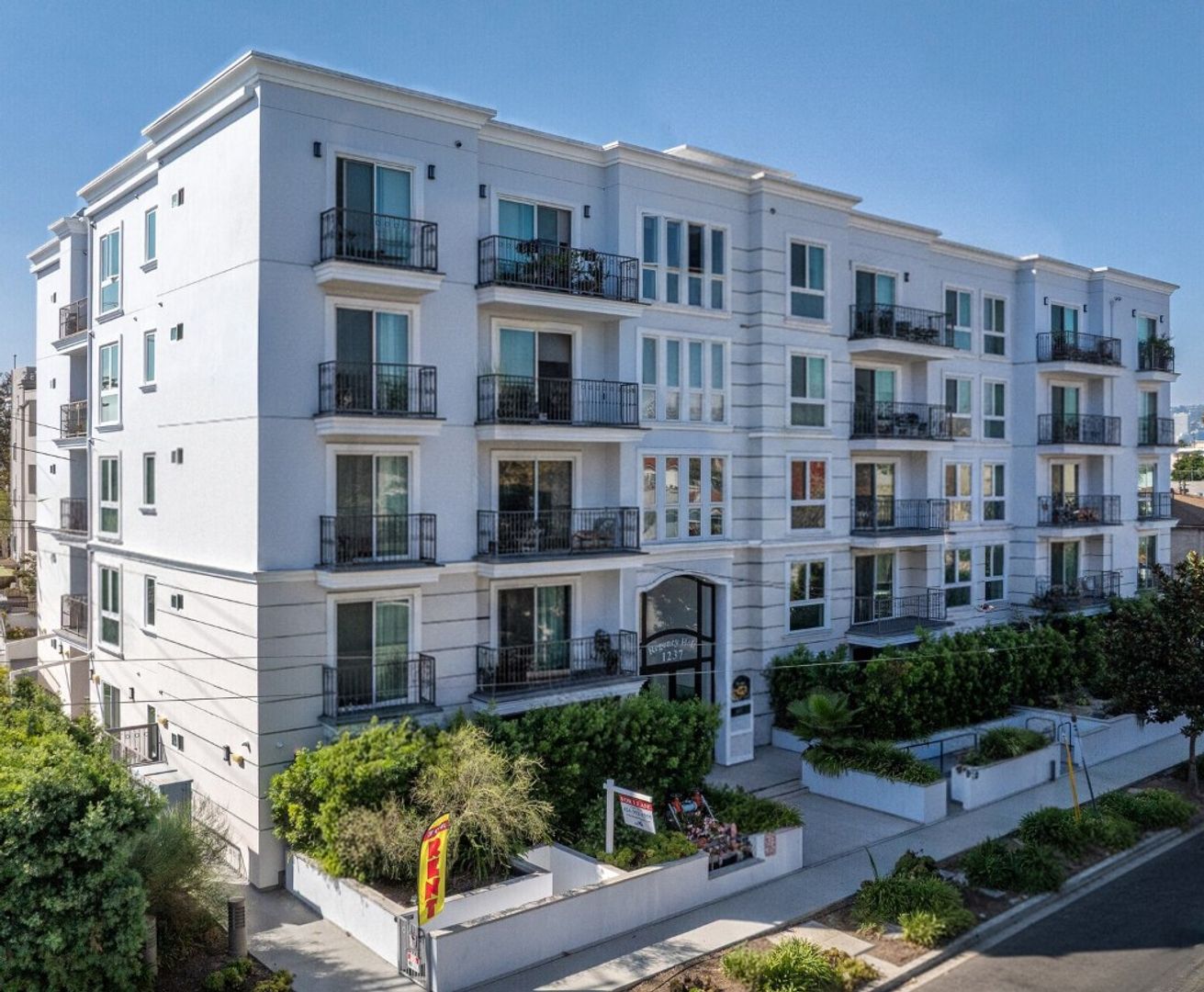 Los Angeles Apartment: 1237 S. Holt Ave