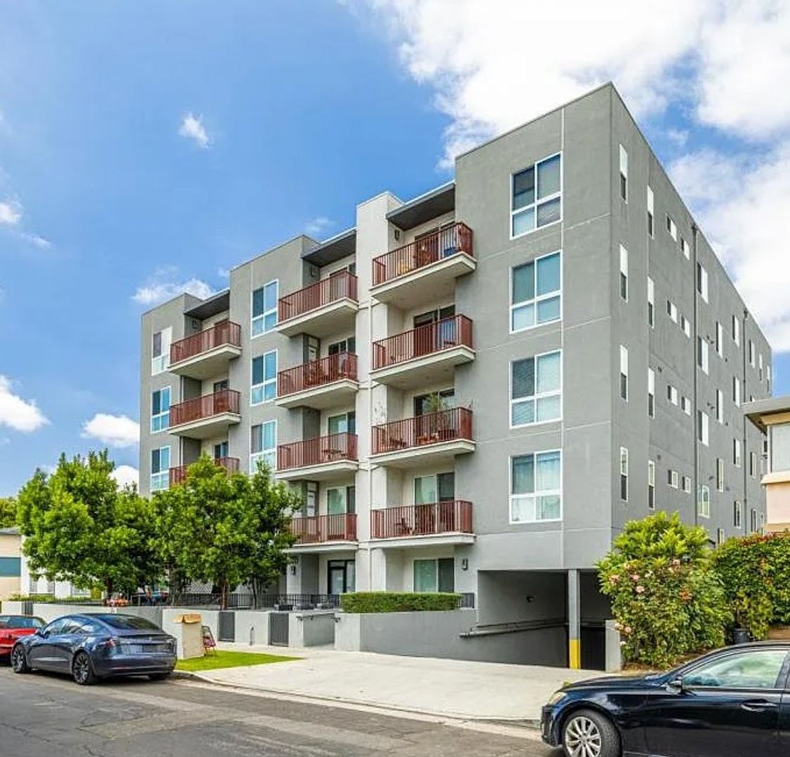 Los Angeles Apartment: 1215 S. Bedford Ave