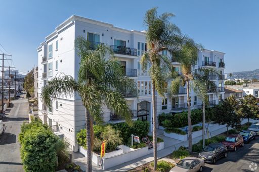 3 BR / 2.5 BA Very Large Unit with Master Bedroom/ Walking Closet - IN UNIT WASHER/DRYER – photo 1