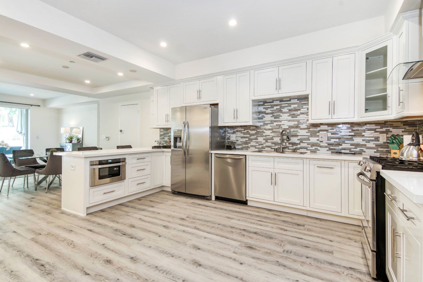 Los Angeles Apartment: 1237 S. Holt Ave