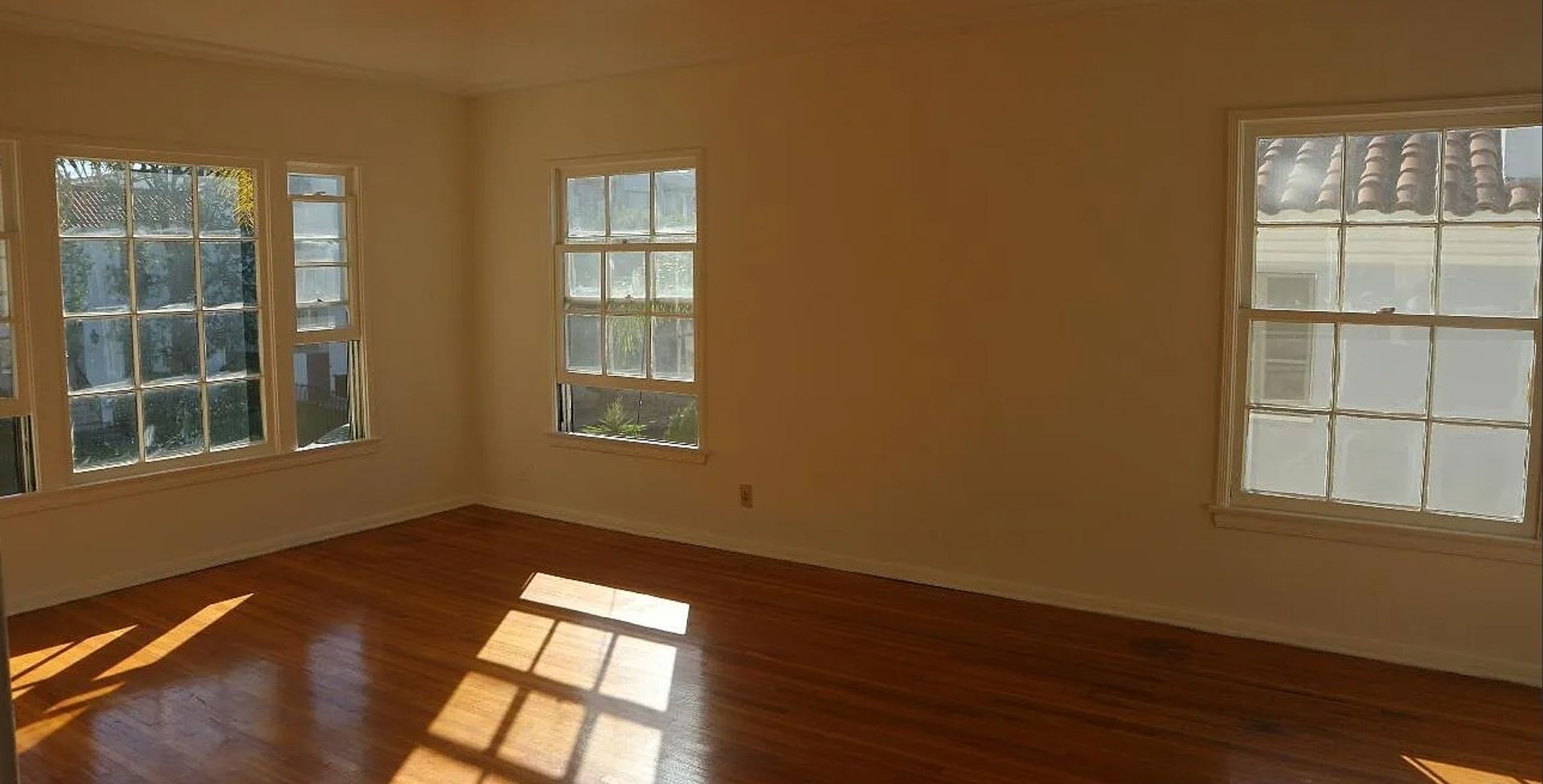 Los Angeles Apartment: 455 N. Hayworth Ave