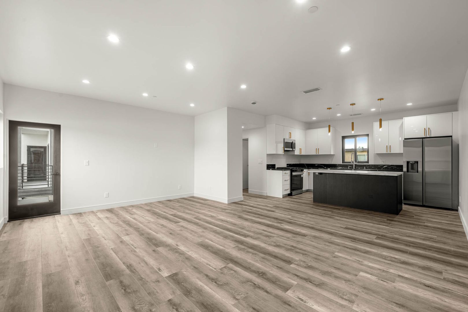 Los Angeles Apartment: 1920 S Sherbourne Dr