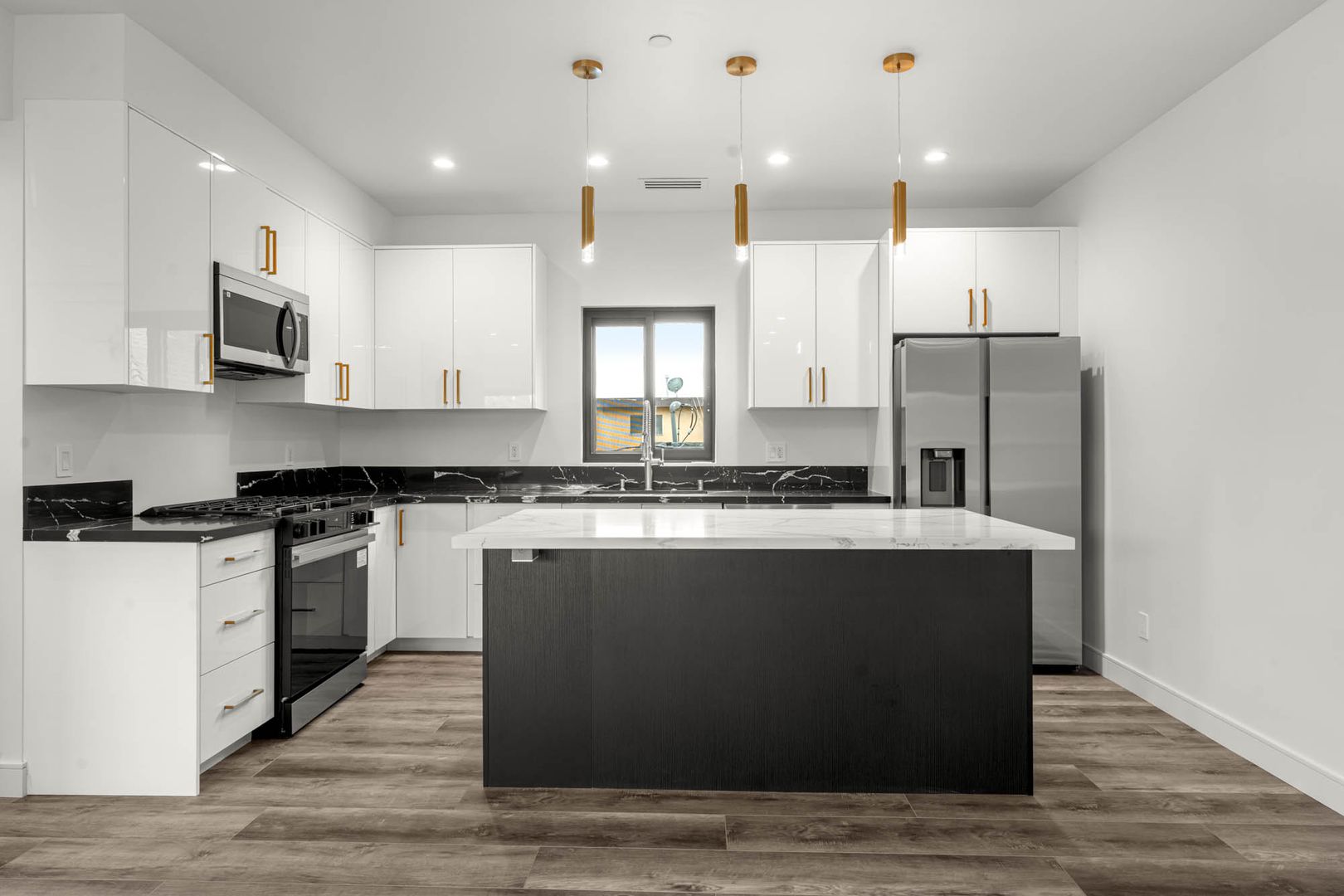 Los Angeles Apartment: 1920 S Sherbourne Dr