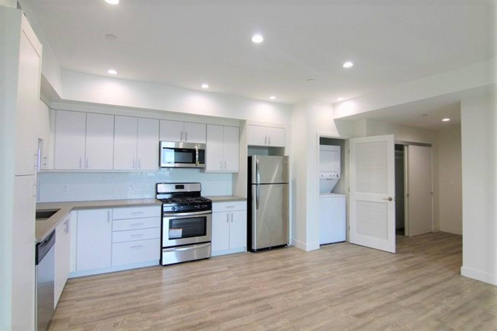 Los Angeles Apartment: 744 Hartford Ave