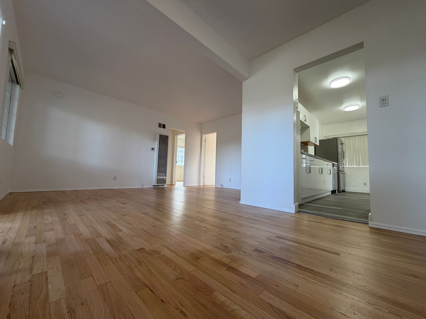 Santa Monica Apartment: 2004 19th Street