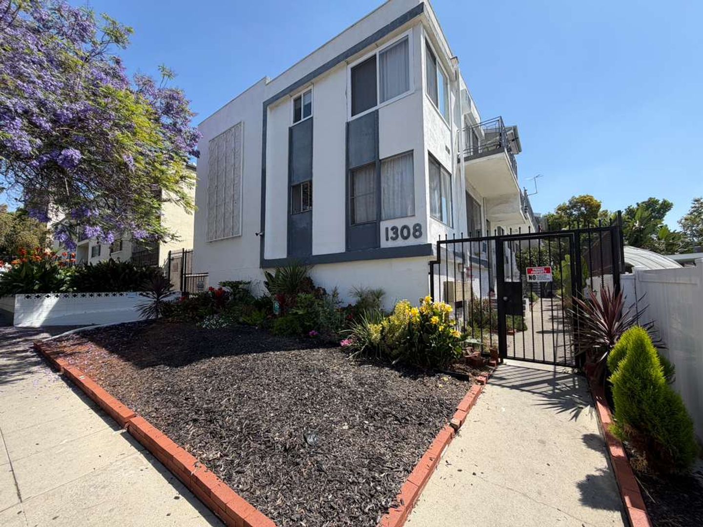 Los Angeles Apartment: 1308 N. Poinsettia Place