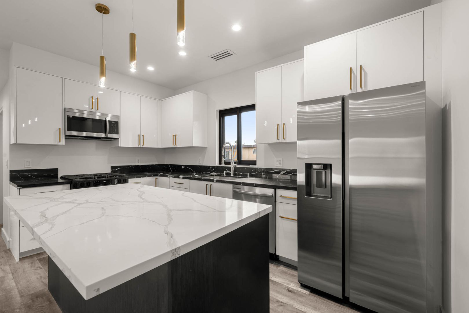 Los Angeles Apartment: 1920 S Sherbourne Dr