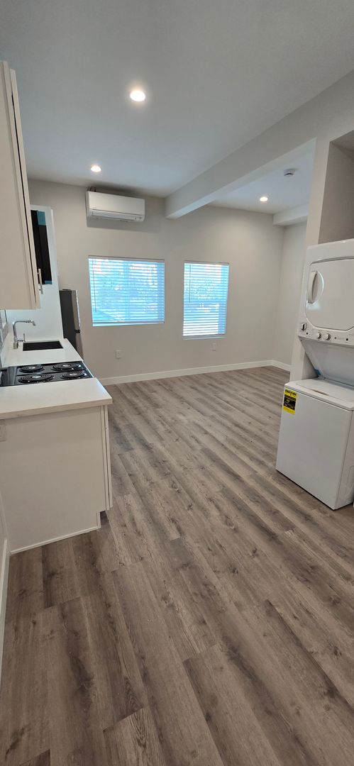 Los Angeles Apartment: 1462 S. Shenandoah