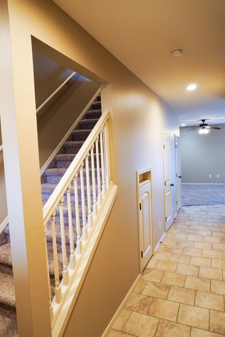 3-Bed Duplex w Garage, Yard, Balcony 9 of 12