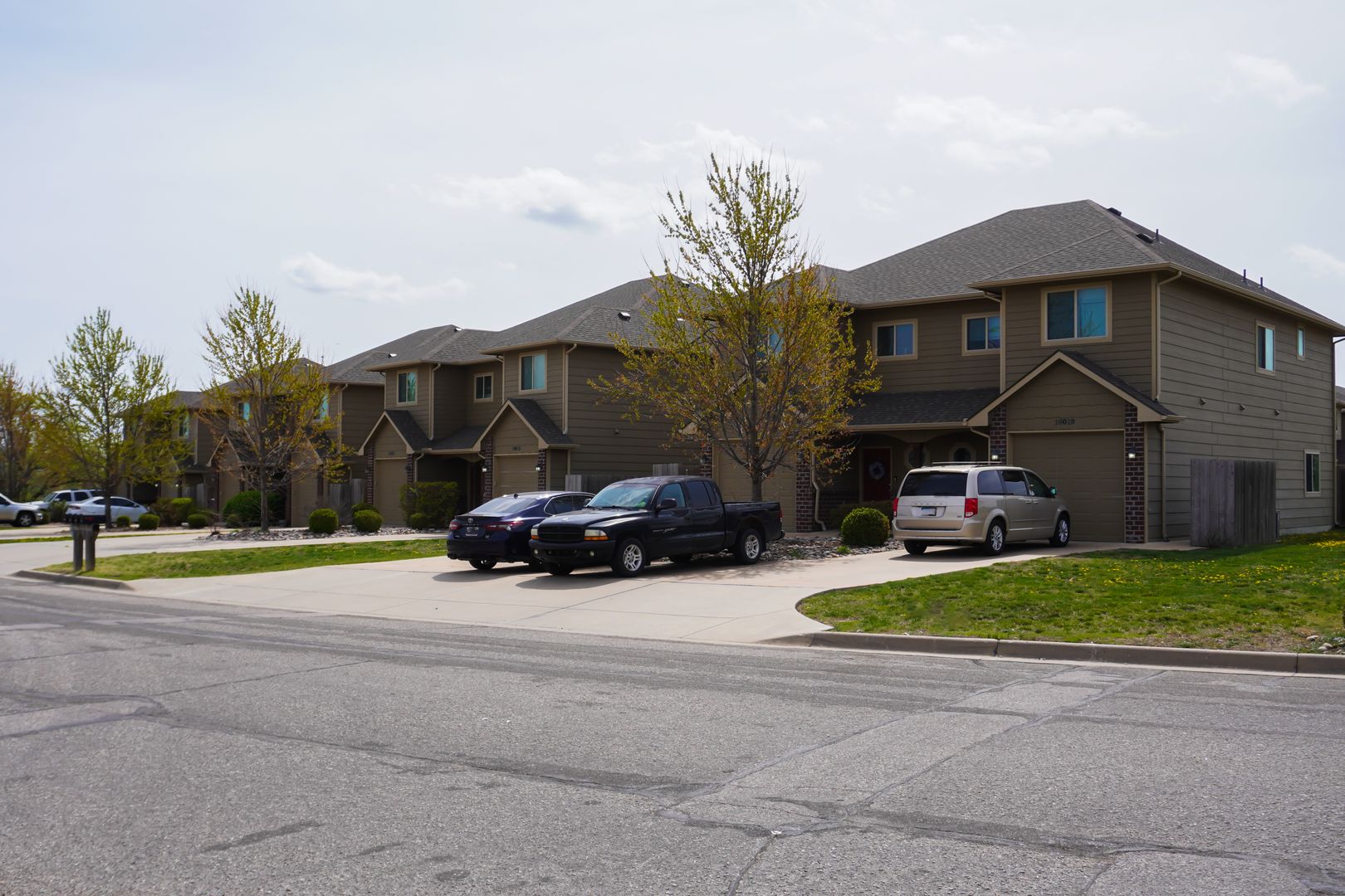 3-Bed Duplex w Garage, Yard, Balcony 12 of 12