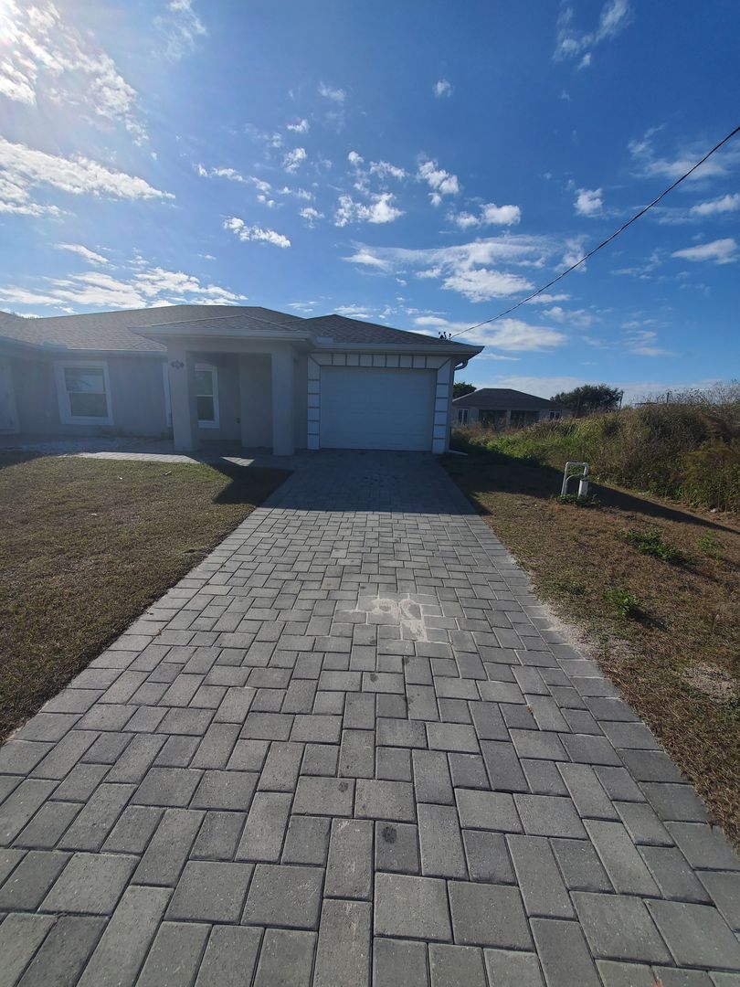 Lehigh Acres Apartment: 856-858 Milwaukee Blvd