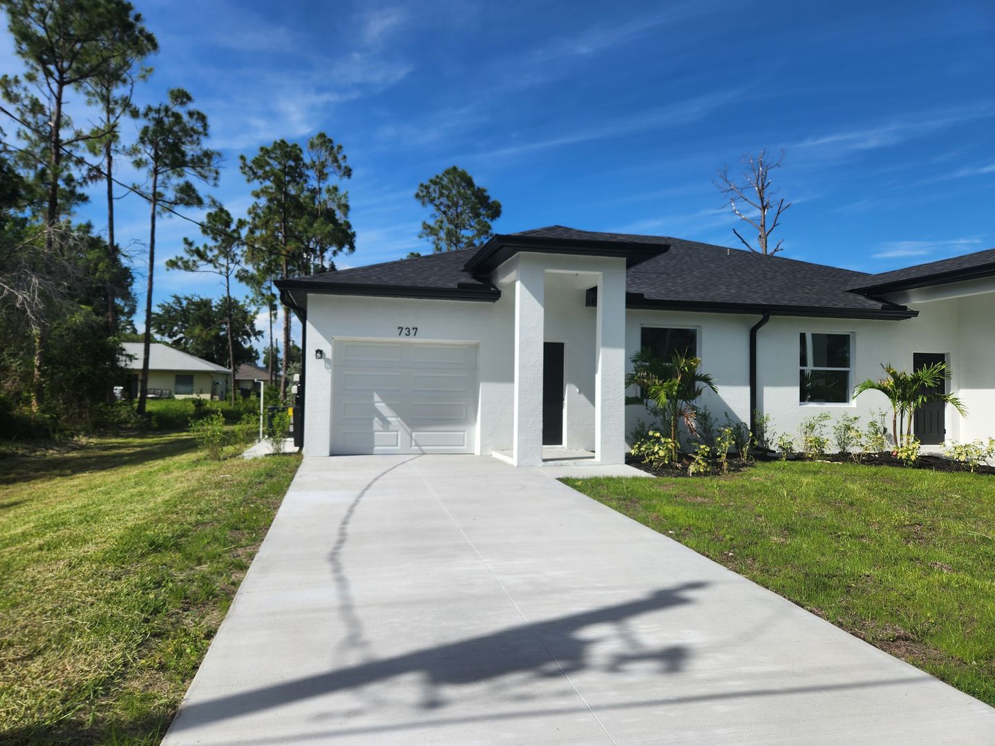 Lehigh Acres Apartment: 737-739 Meadow Rd