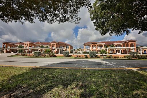 SW Area Condo with a Community Pool - Move In Special - $1,000 Deposit with Good Credit – photo 1