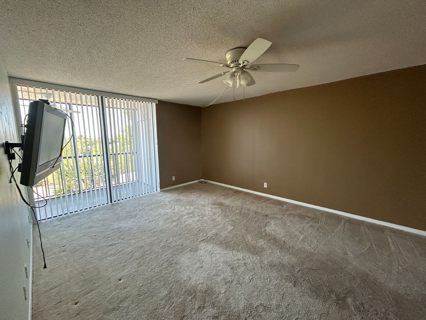 North Fort Myers House: 3490 N. Key Dr  # 401C