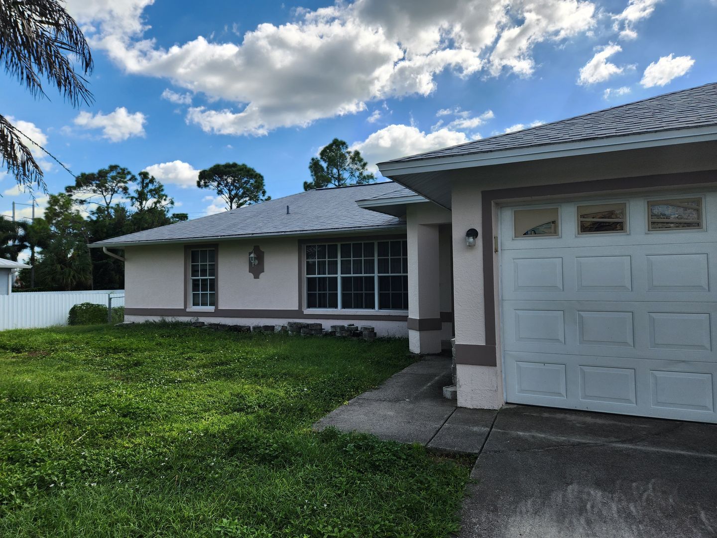 Fort Myers House: 755 Arundel Cir