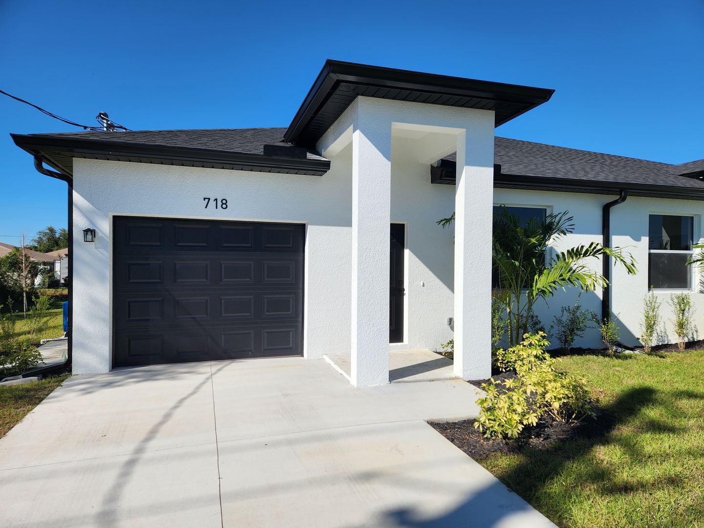 Lehigh Acres Apartment: 716-718 Gilbert Ave S