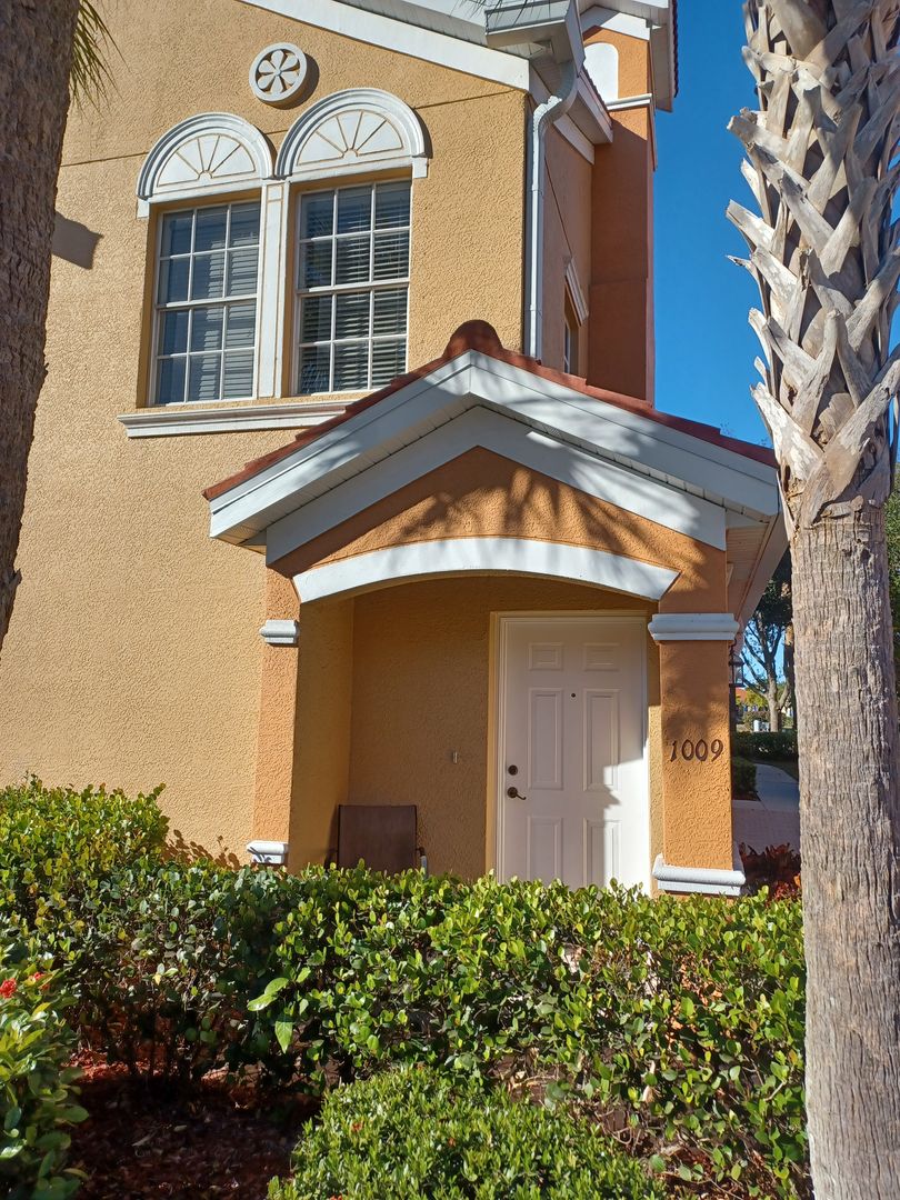 Cape Coral House: 1843 Concordia Lake Cir