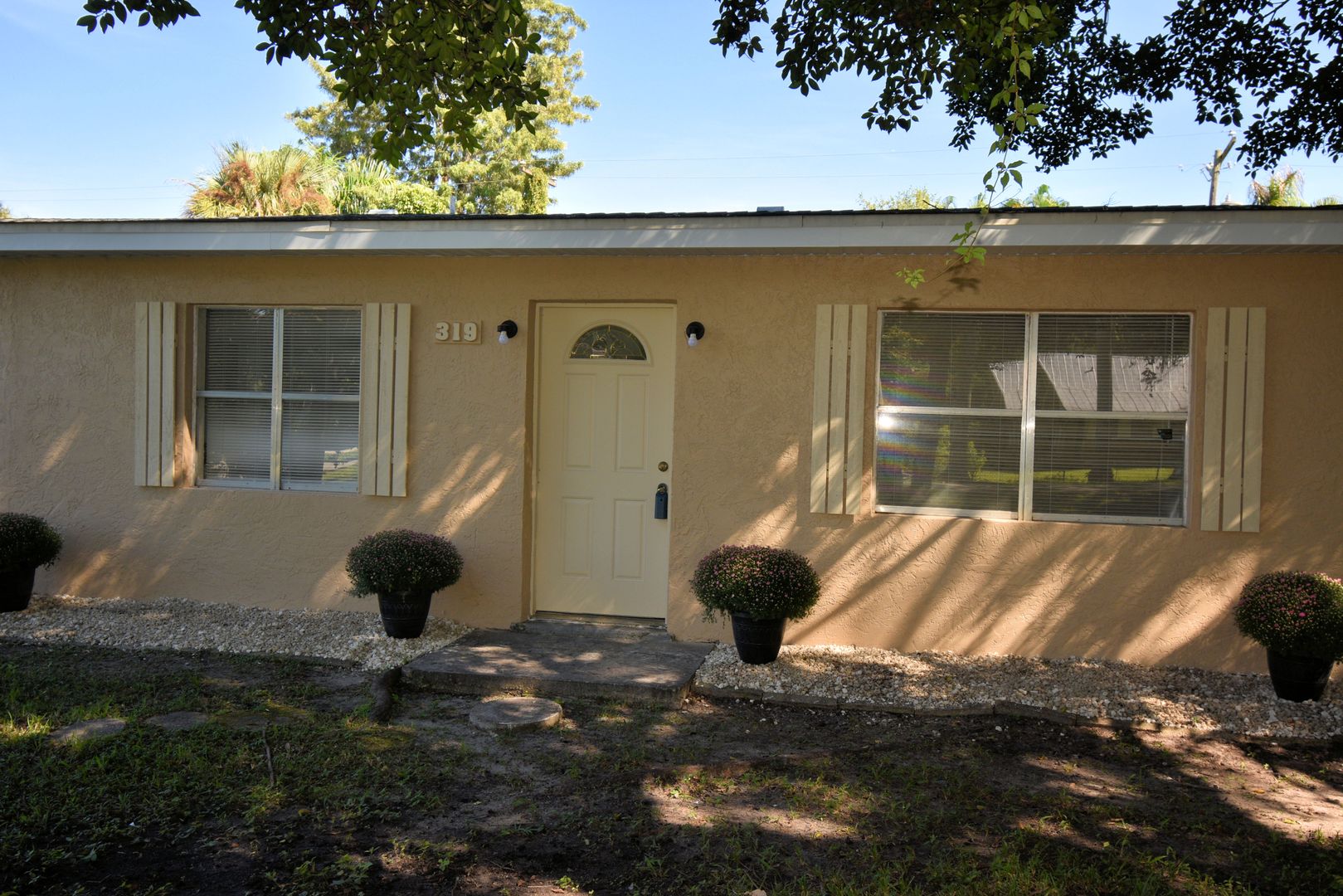 Fort Myers House: 319 Montgomery Avenue