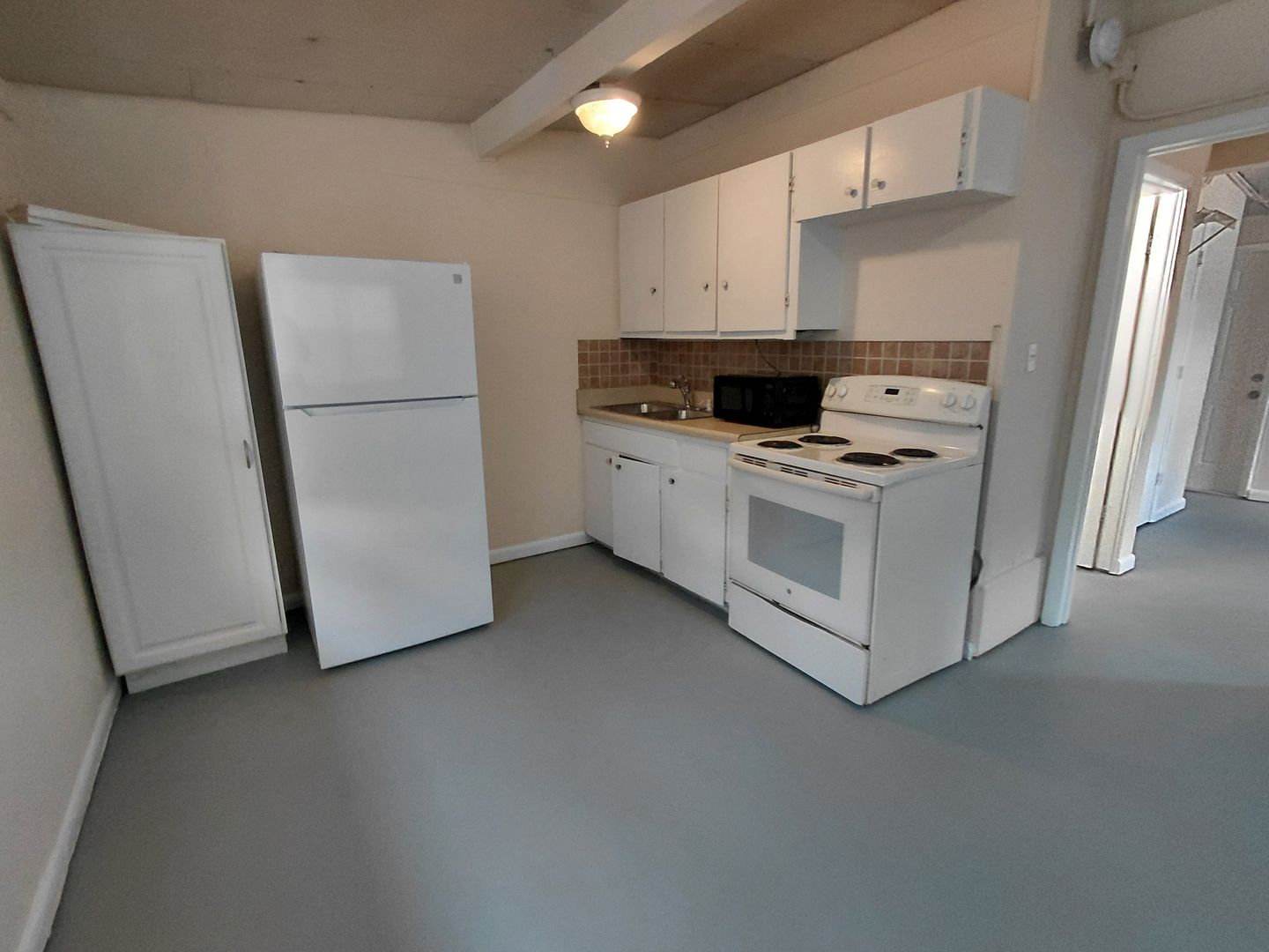 Fort Myers Apartment: 2170-2172 Davis Court