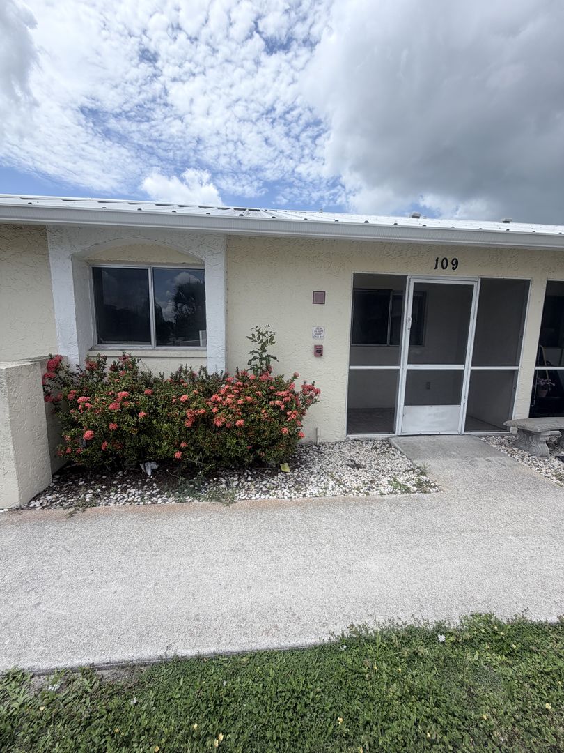Cape Coral Apartment: 5004 Chiquita Blvd S