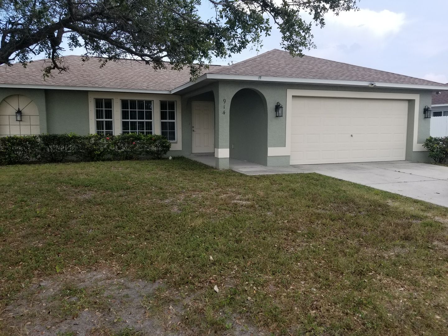 Cape Coral House: 914 Santa Barbara Blvd