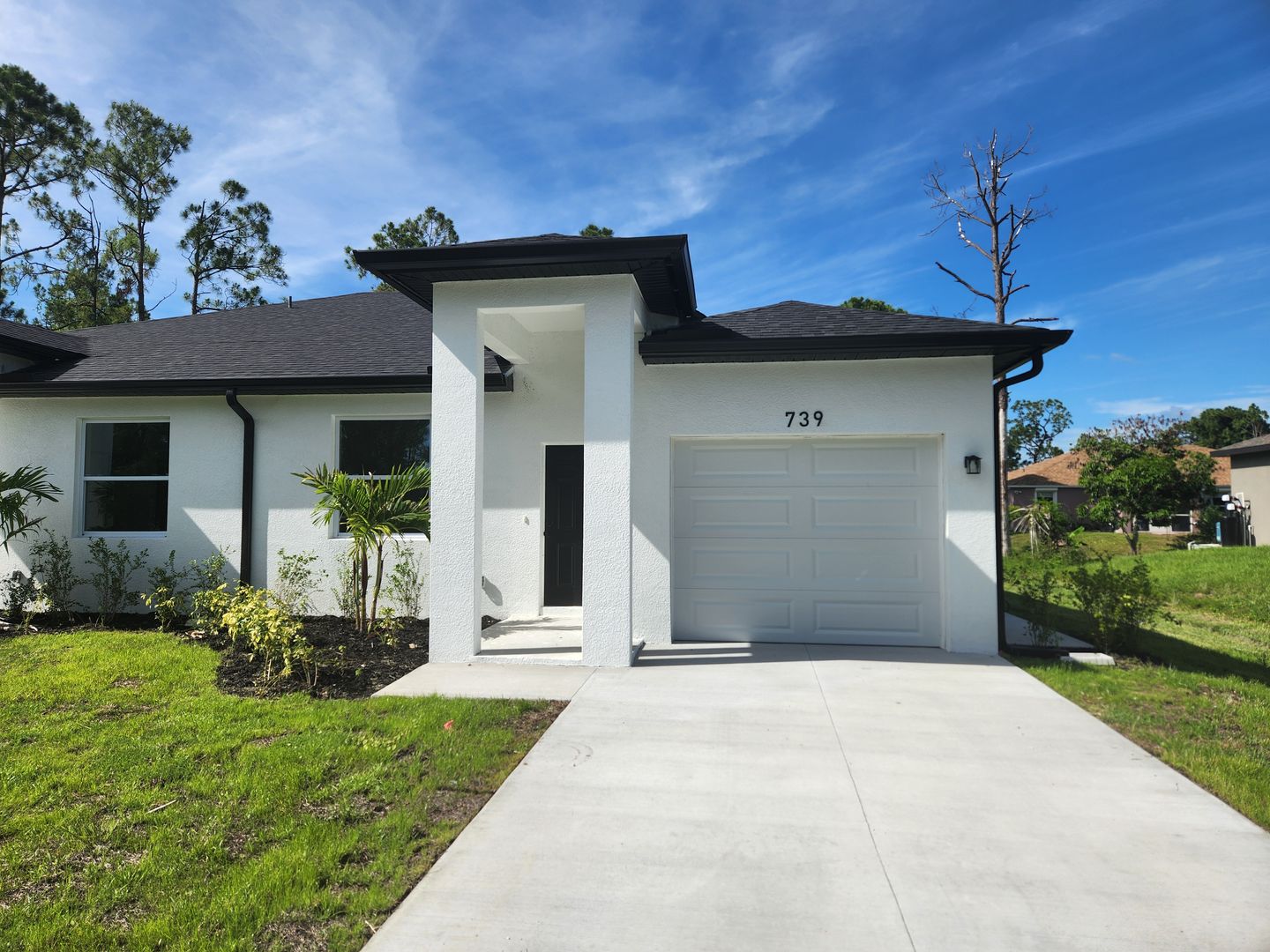 Lehigh Acres Apartment: 737-739 Meadow Rd